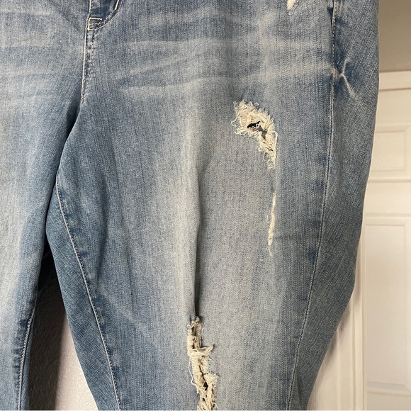 TORRID Casual Distressed Denim Capri Jeans 18R - Picture 4 of 10